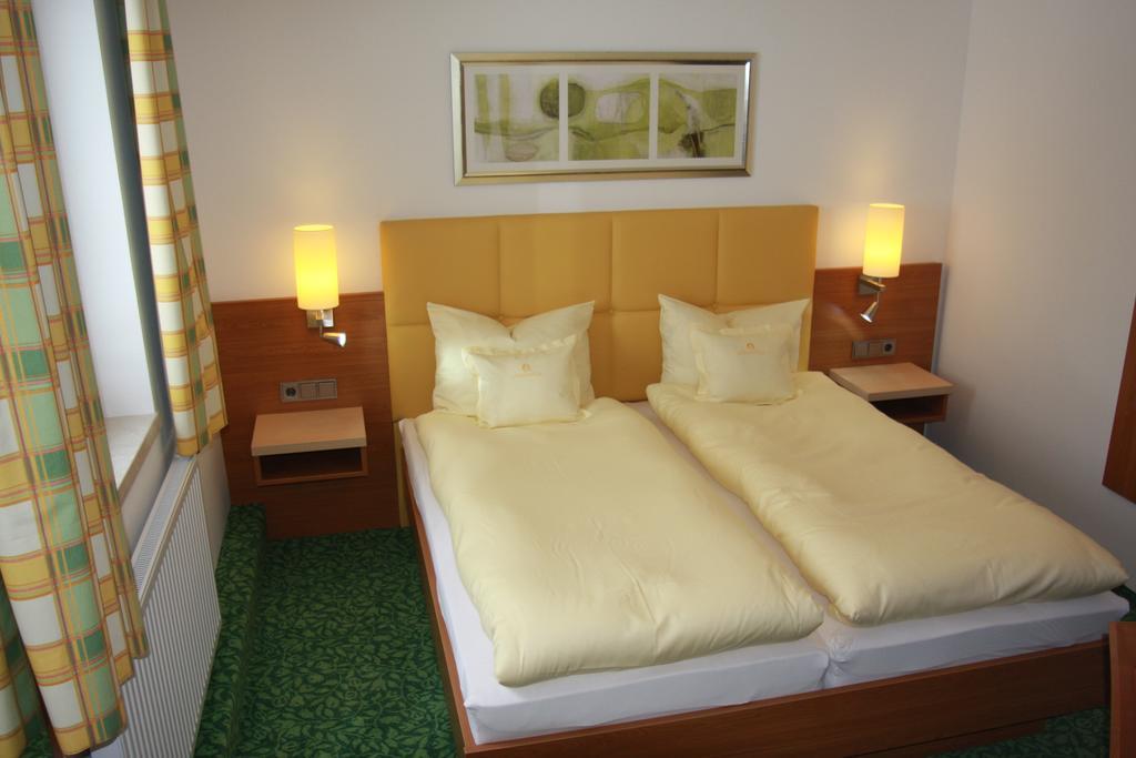 Hotel Sonnenhof Timelkam ภายนอก รูปภาพ