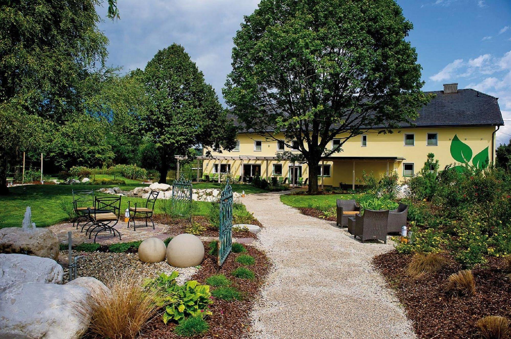 Hotel Sonnenhof Timelkam ภายนอก รูปภาพ