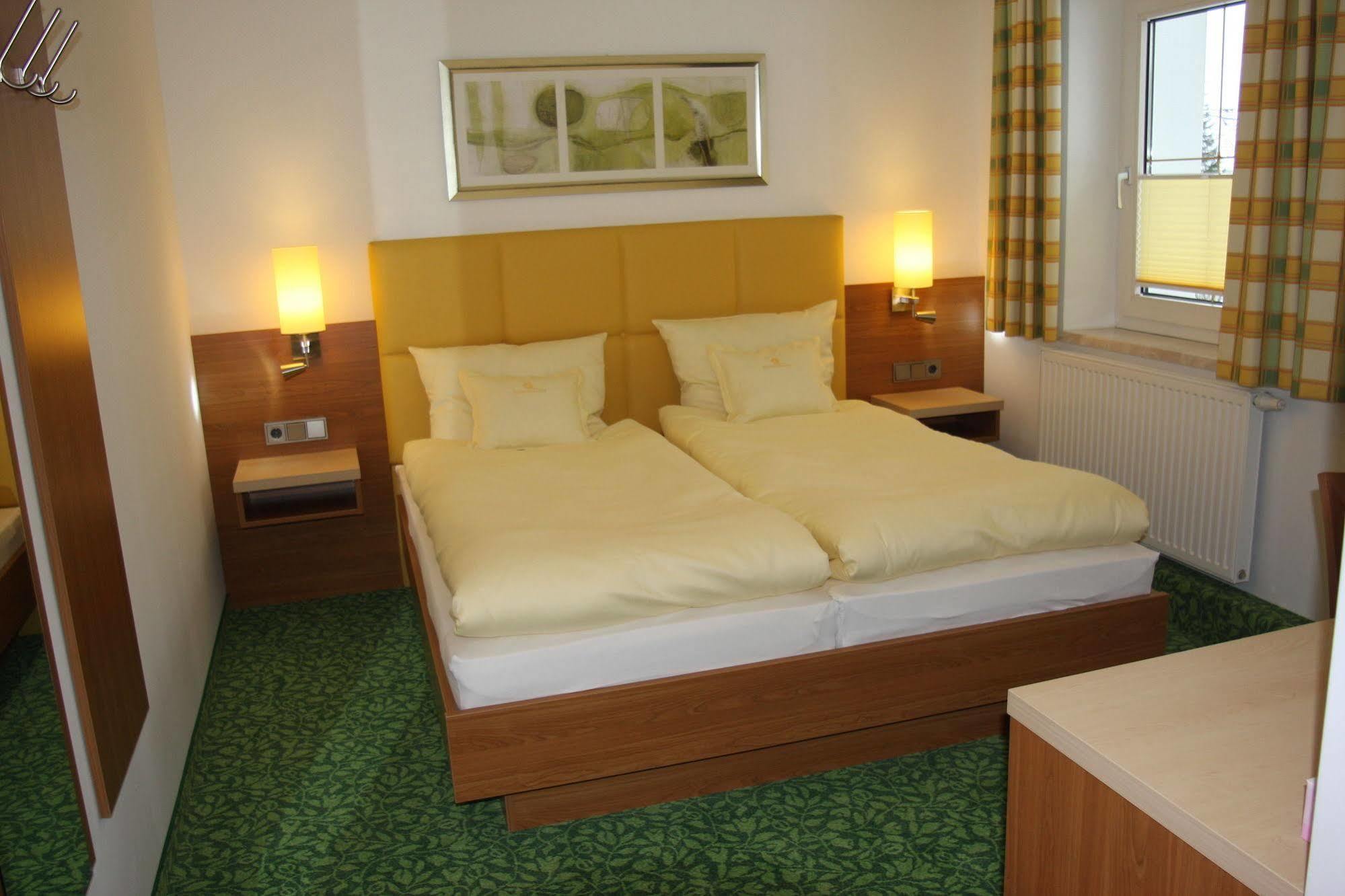 Hotel Sonnenhof Timelkam ภายนอก รูปภาพ