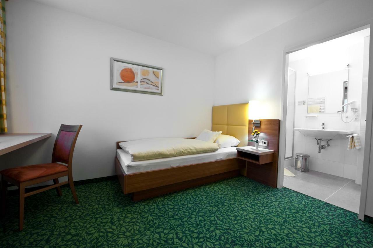 Hotel Sonnenhof Timelkam ภายนอก รูปภาพ
